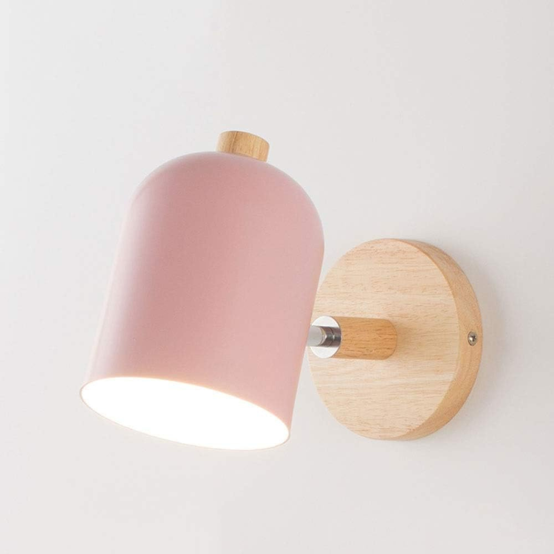 Dřevěná skandinávská nástěnná lampa s teplým LED osvětlením