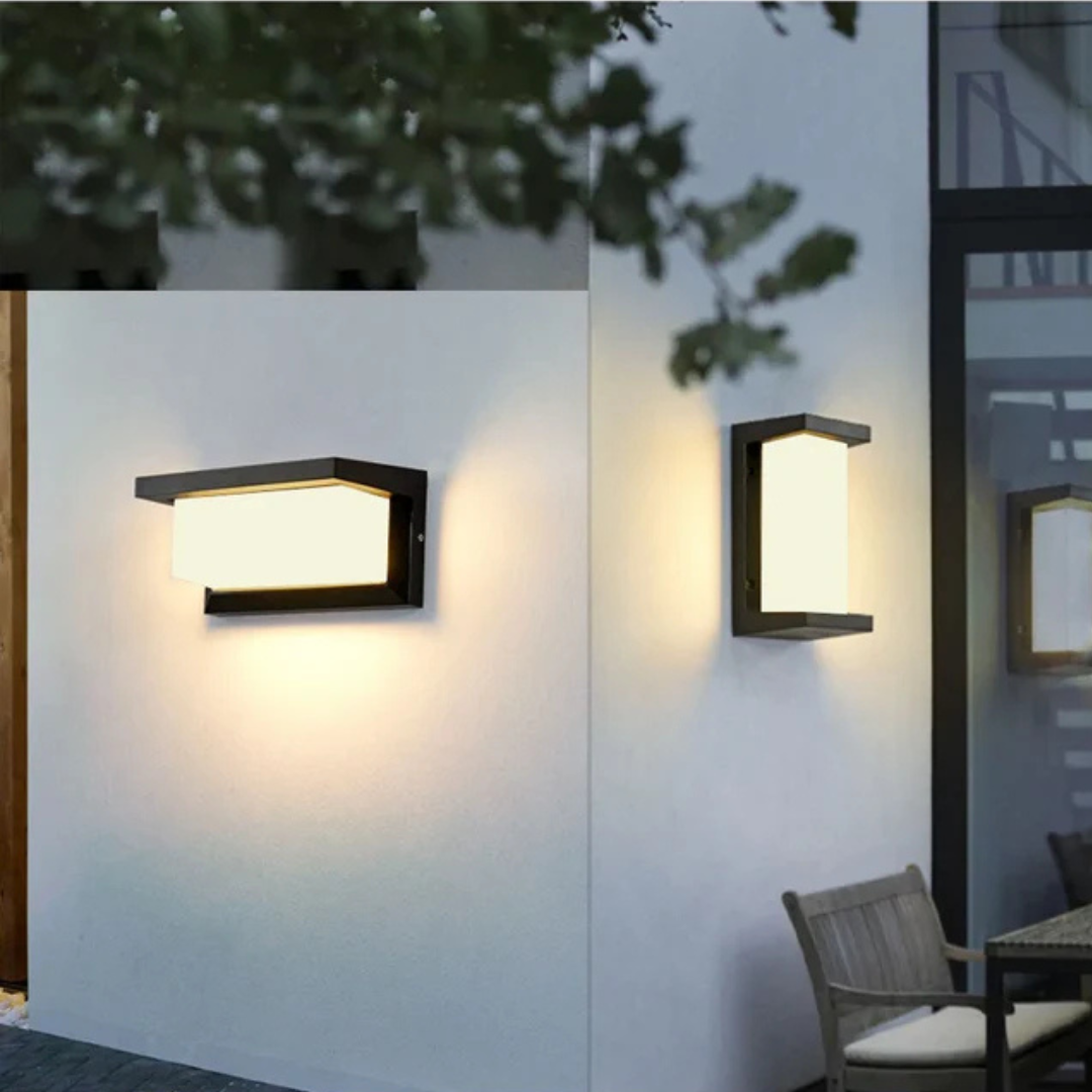 Venkovní nástěnná lampa s LED senzorem pohybu odolná vůči povětrnostním vlivům