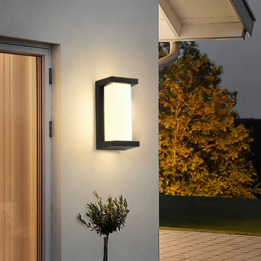 Venkovní nástěnná lampa s LED senzorem pohybu odolná vůči povětrnostním vlivům