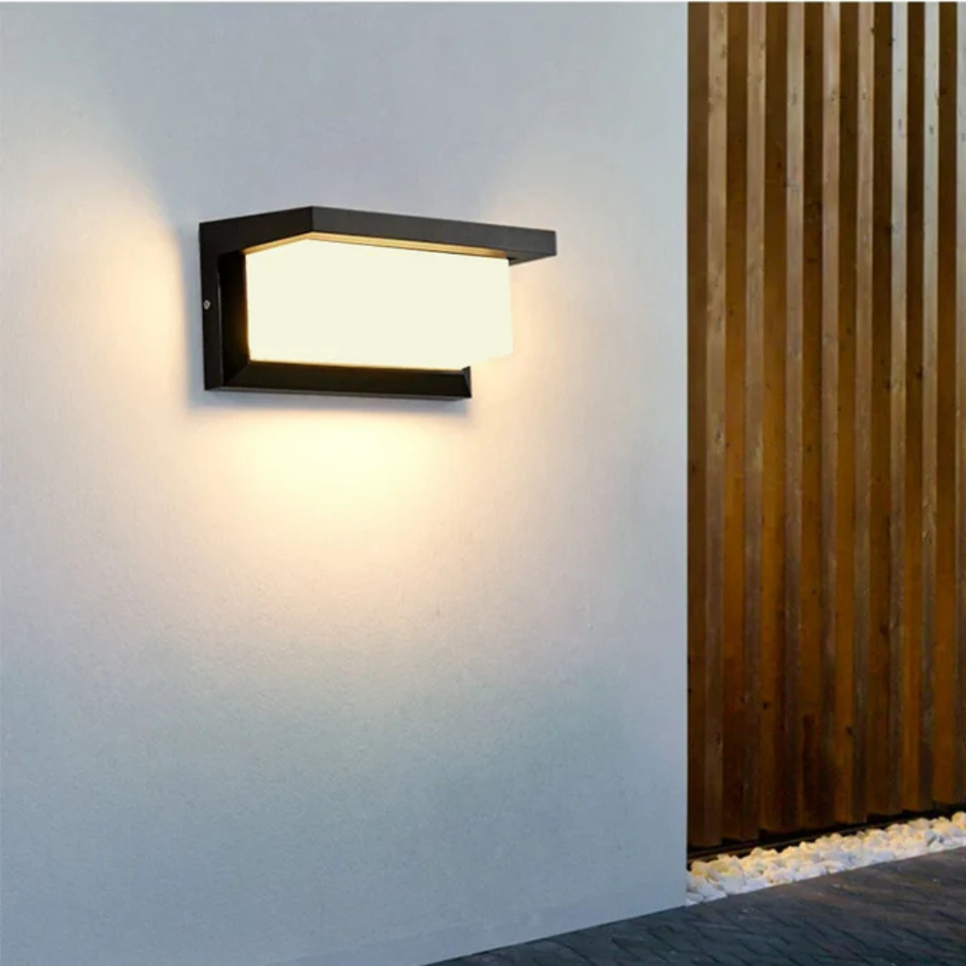 Venkovní nástěnná lampa s LED senzorem pohybu odolná vůči povětrnostním vlivům