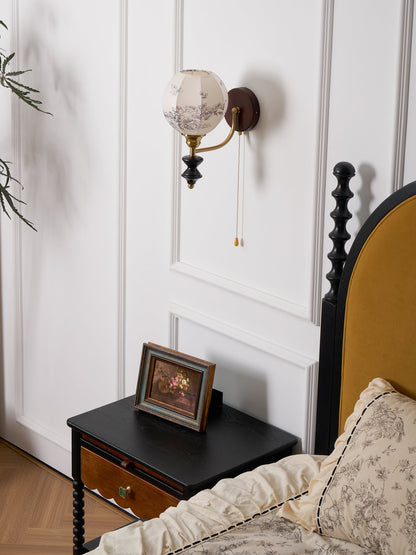 Nástěnná lampa z vintage dřeva a látky s tažnou šňůrkou, do interiéru