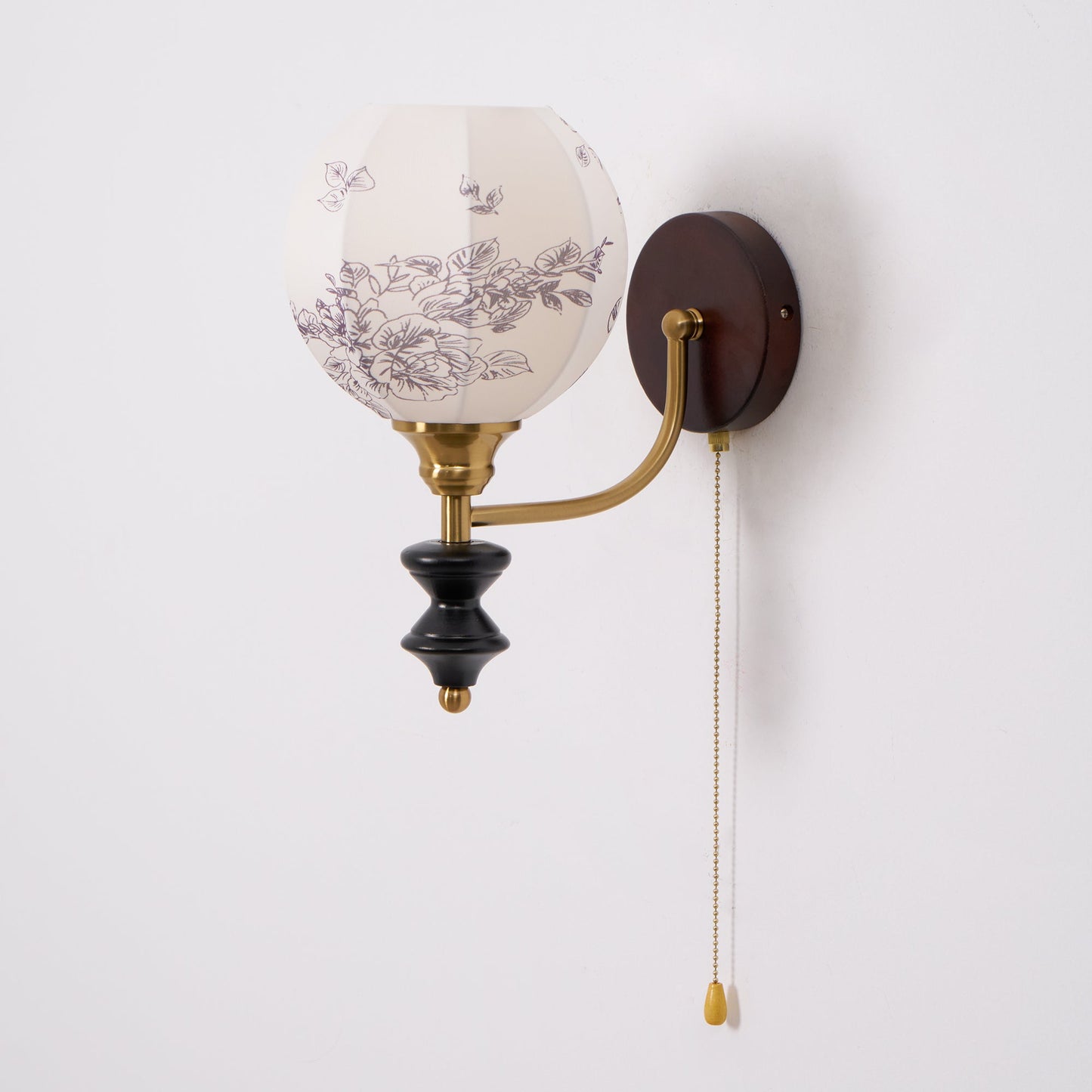 Nástěnná lampa z vintage dřeva a látky s tažnou šňůrkou, do interiéru