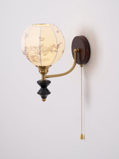 Nástěnná lampa z vintage dřeva a látky s tažnou šňůrkou, do interiéru