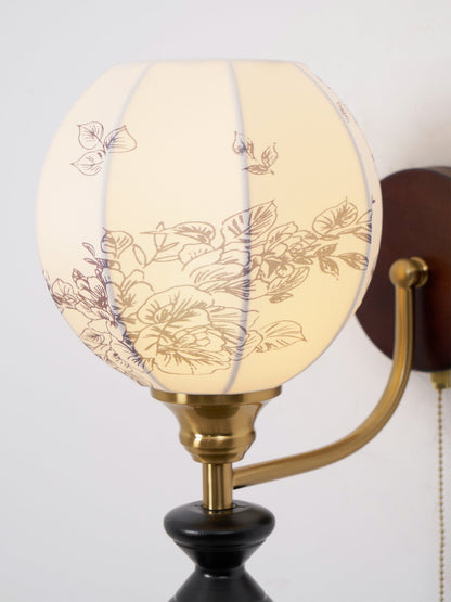 Nástěnná lampa z vintage dřeva a látky s tažnou šňůrkou, do interiéru