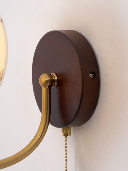 Nástěnná lampa z vintage dřeva a látky s tažnou šňůrkou, do interiéru