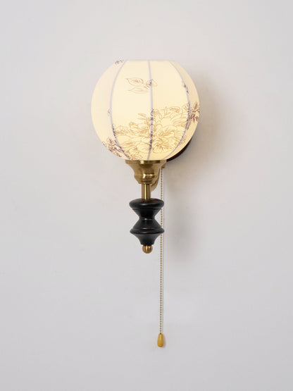 Nástěnná lampa z vintage dřeva a látky s tažnou šňůrkou, do interiéru