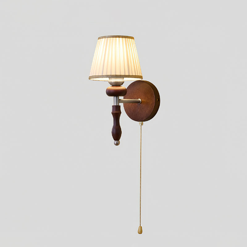 Nástěnná lampa z vintage dřeva a látky s tažnou šňůrkou, do interiéru