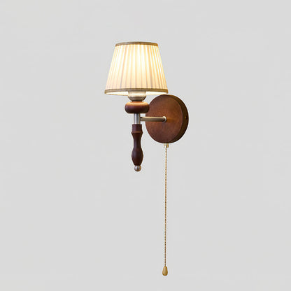 Nástěnná lampa z vintage dřeva a látky s tažnou šňůrkou, do interiéru