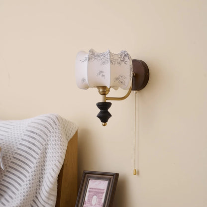 Nástěnná lampa z vintage dřeva a látky s tažnou šňůrkou, do interiéru