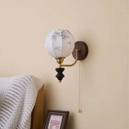 Nástěnná lampa z vintage dřeva a látky s tažnou šňůrkou, do interiéru
