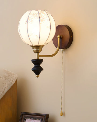Nástěnná lampa z vintage dřeva a látky s tažnou šňůrkou, do interiéru