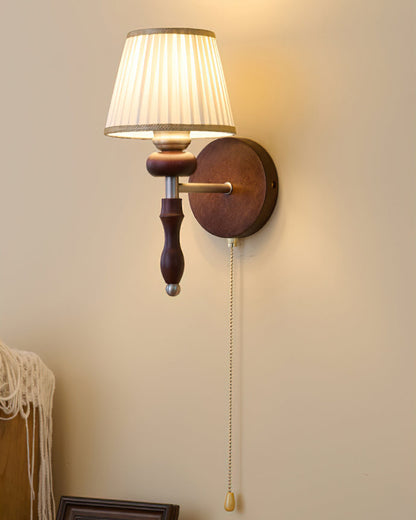 Nástěnná lampa z vintage dřeva a látky s tažnou šňůrkou, do interiéru
