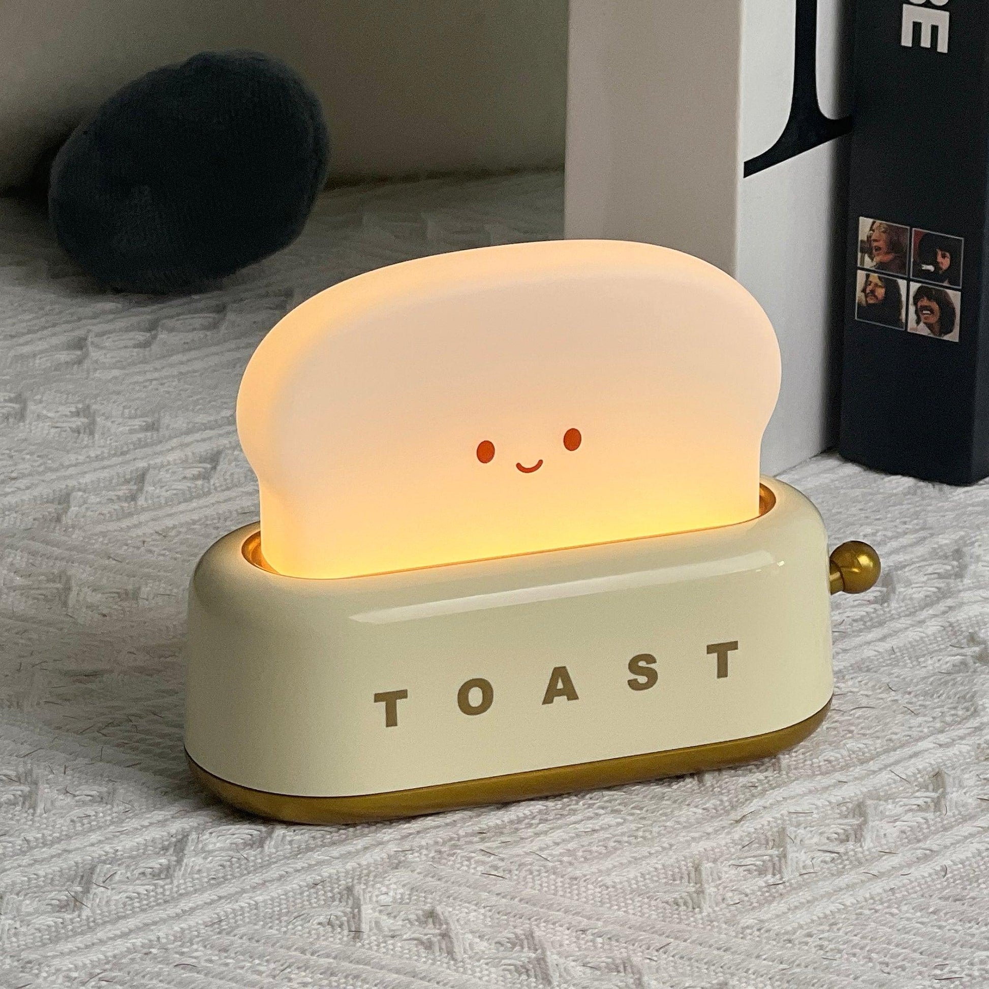 Dobíjecí stolní lampa ve tvaru toustovače