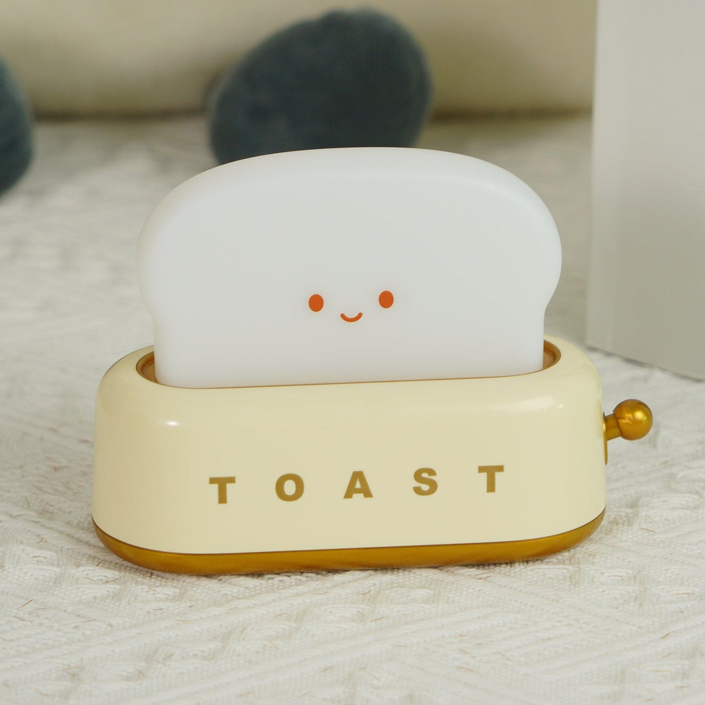 Dobíjecí stolní lampa ve tvaru toustovače