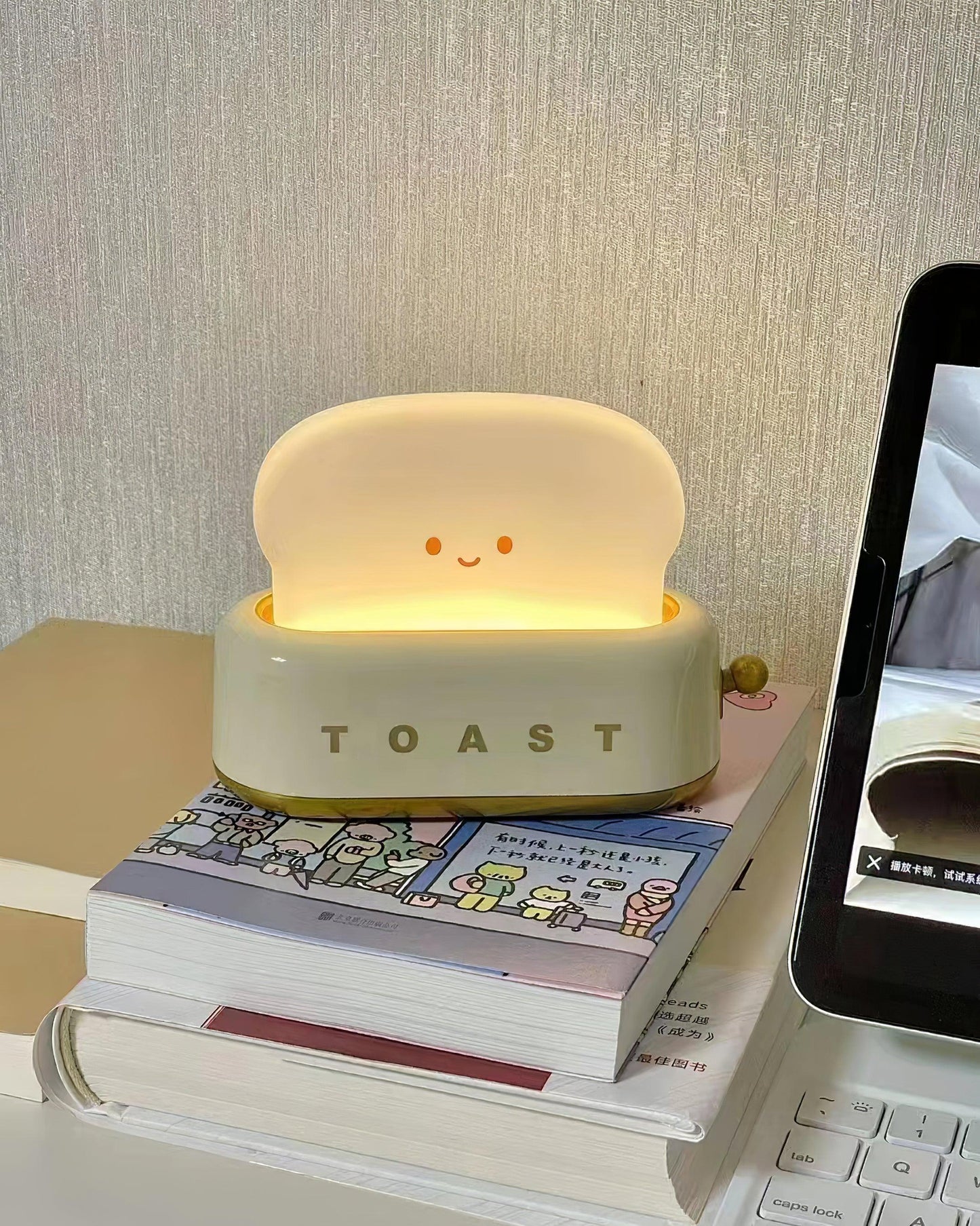 Dobíjecí stolní lampa ve tvaru toustovače