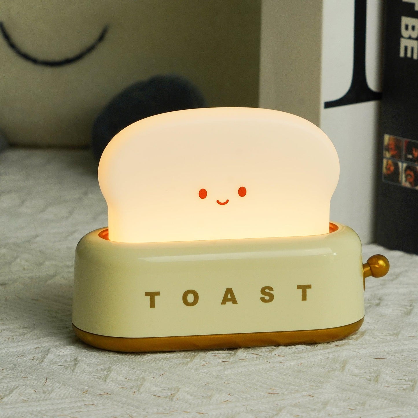 Dobíjecí stolní lampa ve tvaru toustovače