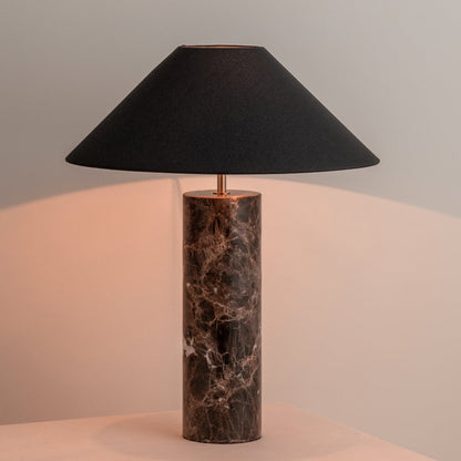 Moderní stolní lampa z hnědého mramoru s černým látkovým stínidlem