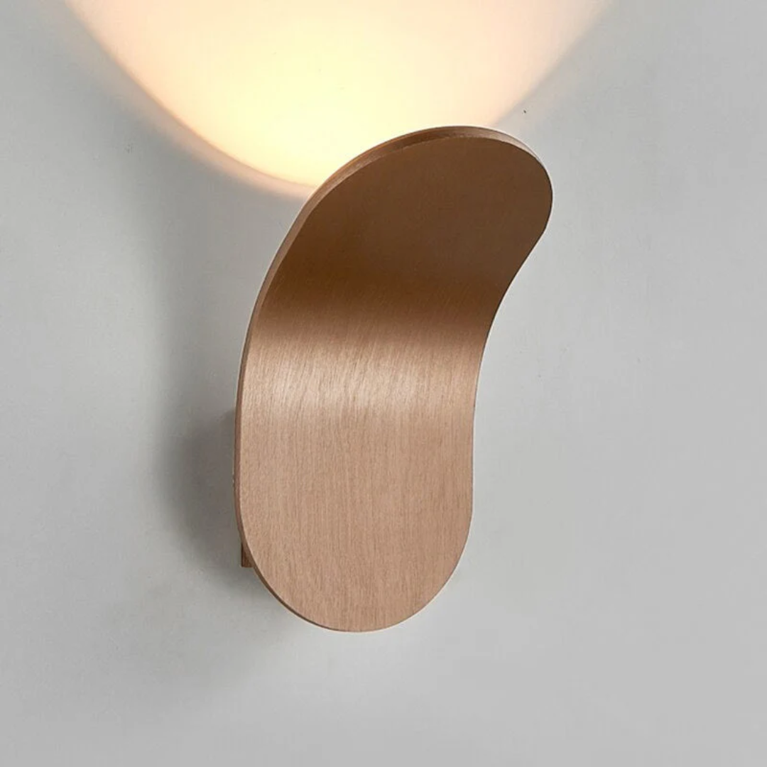 Minimalistická LED nástěnná lampa z kovu
