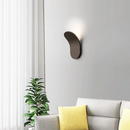 Minimalistická LED nástěnná lampa z kovu
