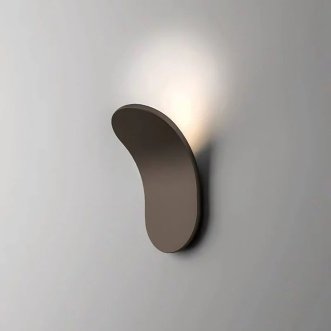 Minimalistická LED nástěnná lampa z kovu