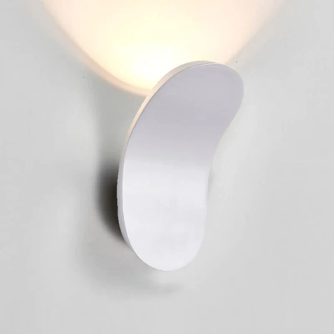 Minimalistická LED nástěnná lampa z kovu
