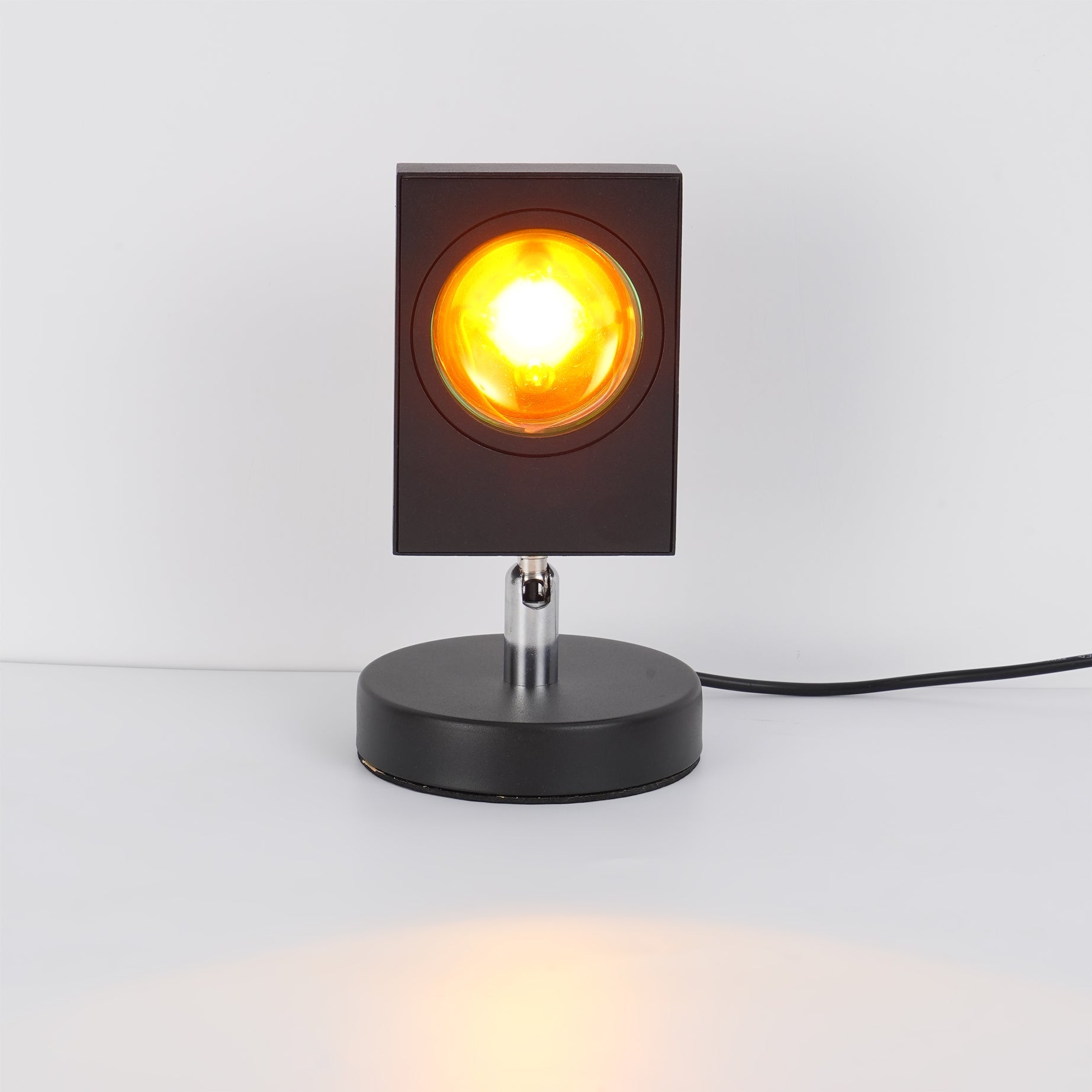 Stolní lampa Color Halo s projekcí kruhového světla
