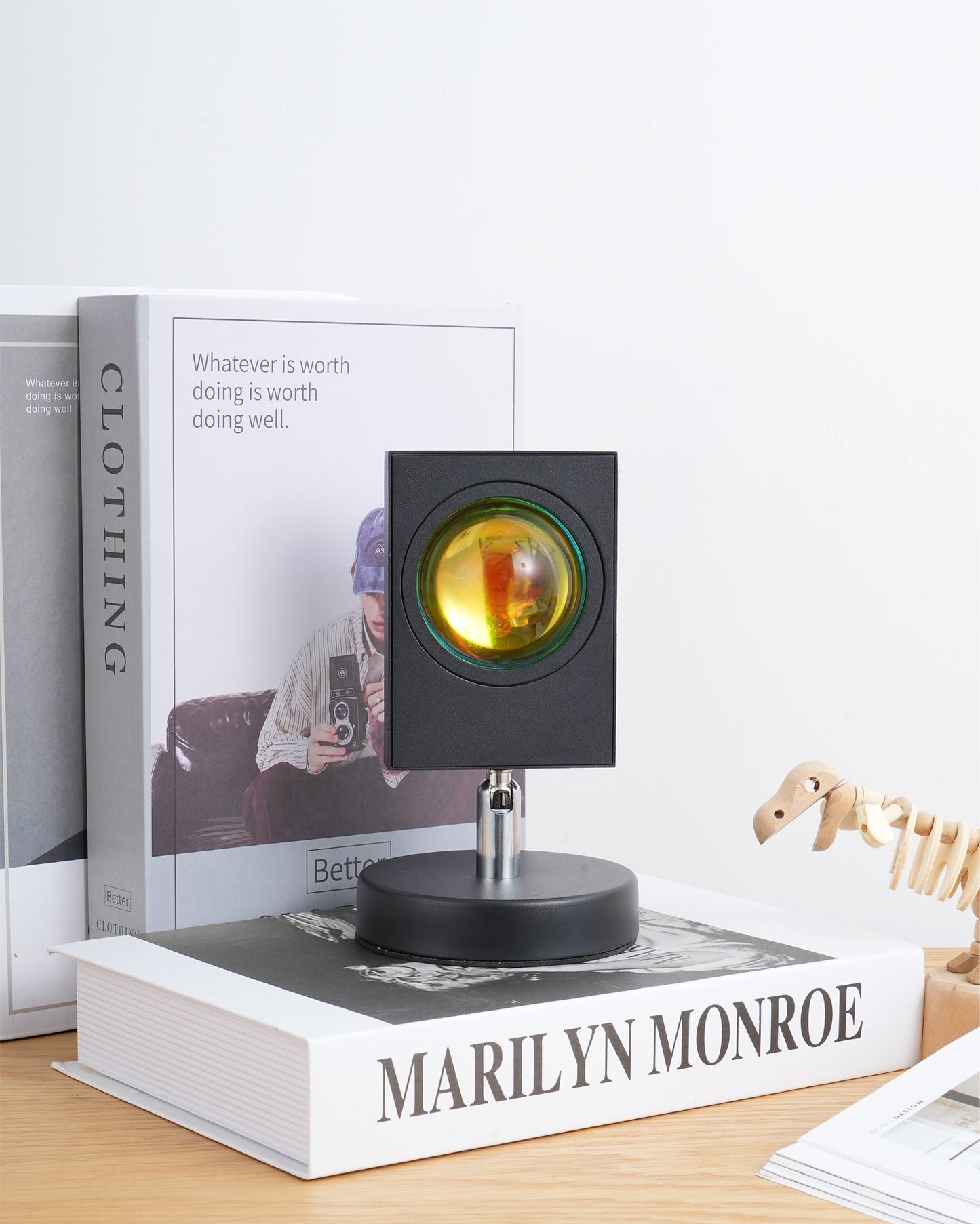 Stolní lampa Color Halo s projekcí kruhového světla