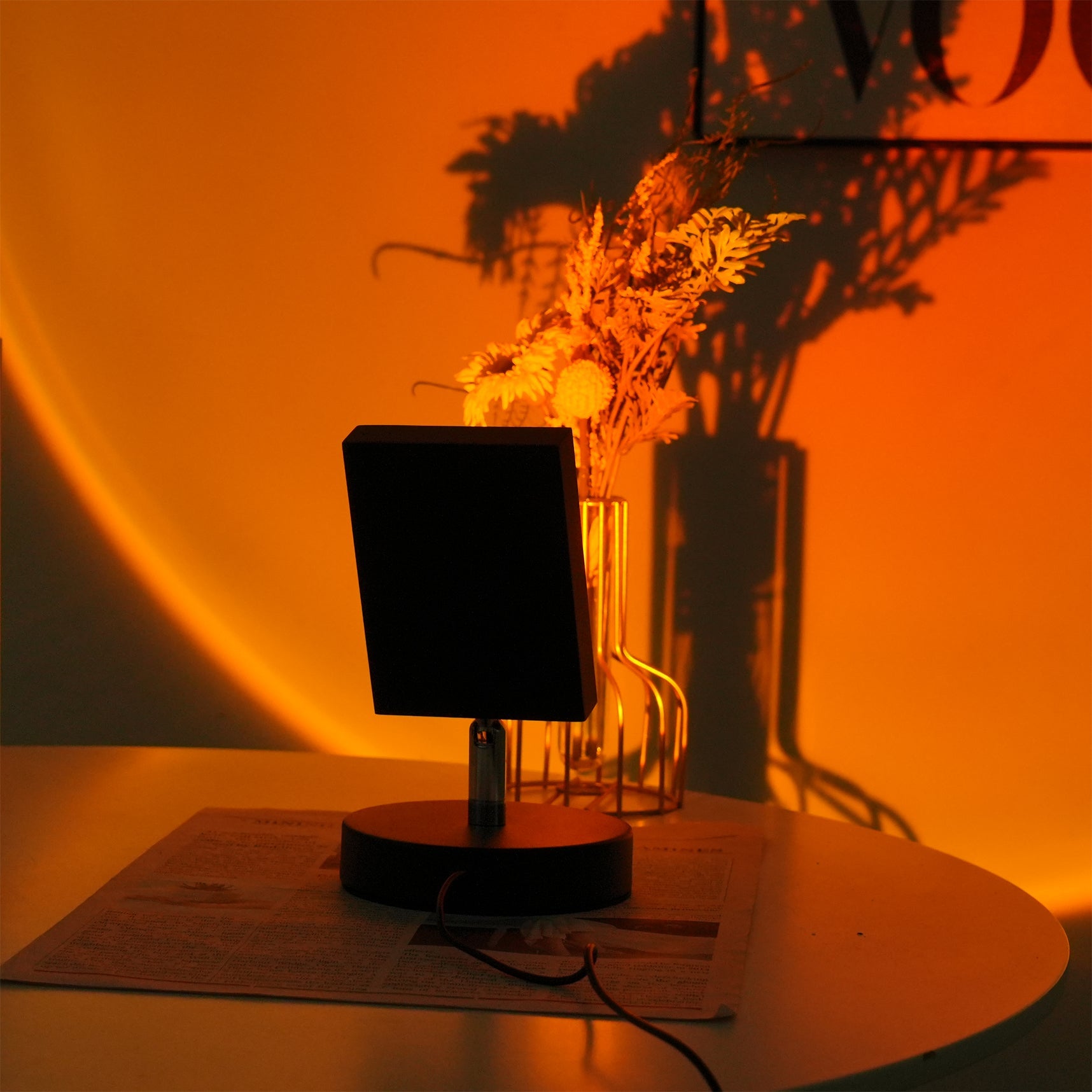 Stolní lampa Color Halo s projekcí kruhového světla