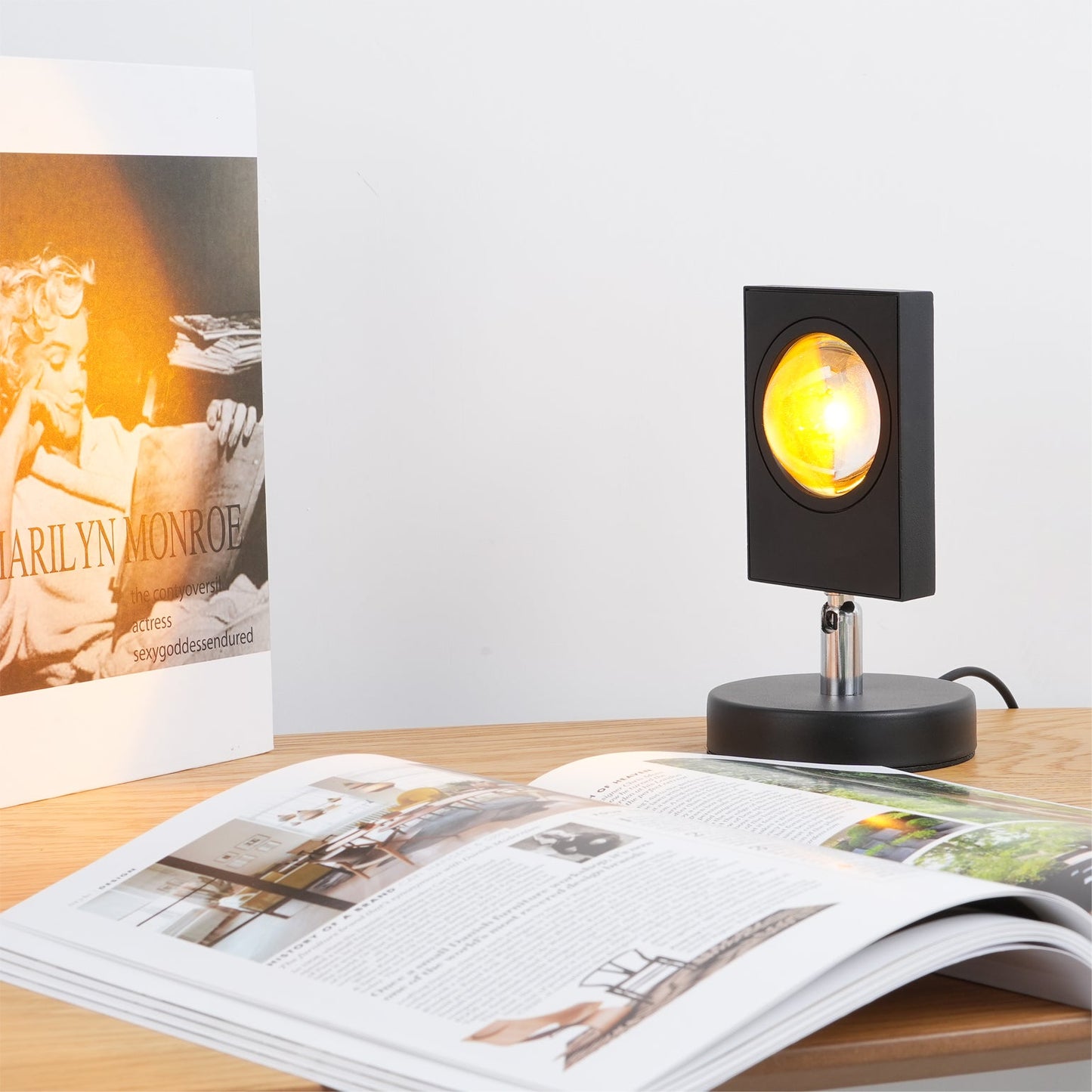 Stolní lampa Color Halo s projekcí kruhového světla