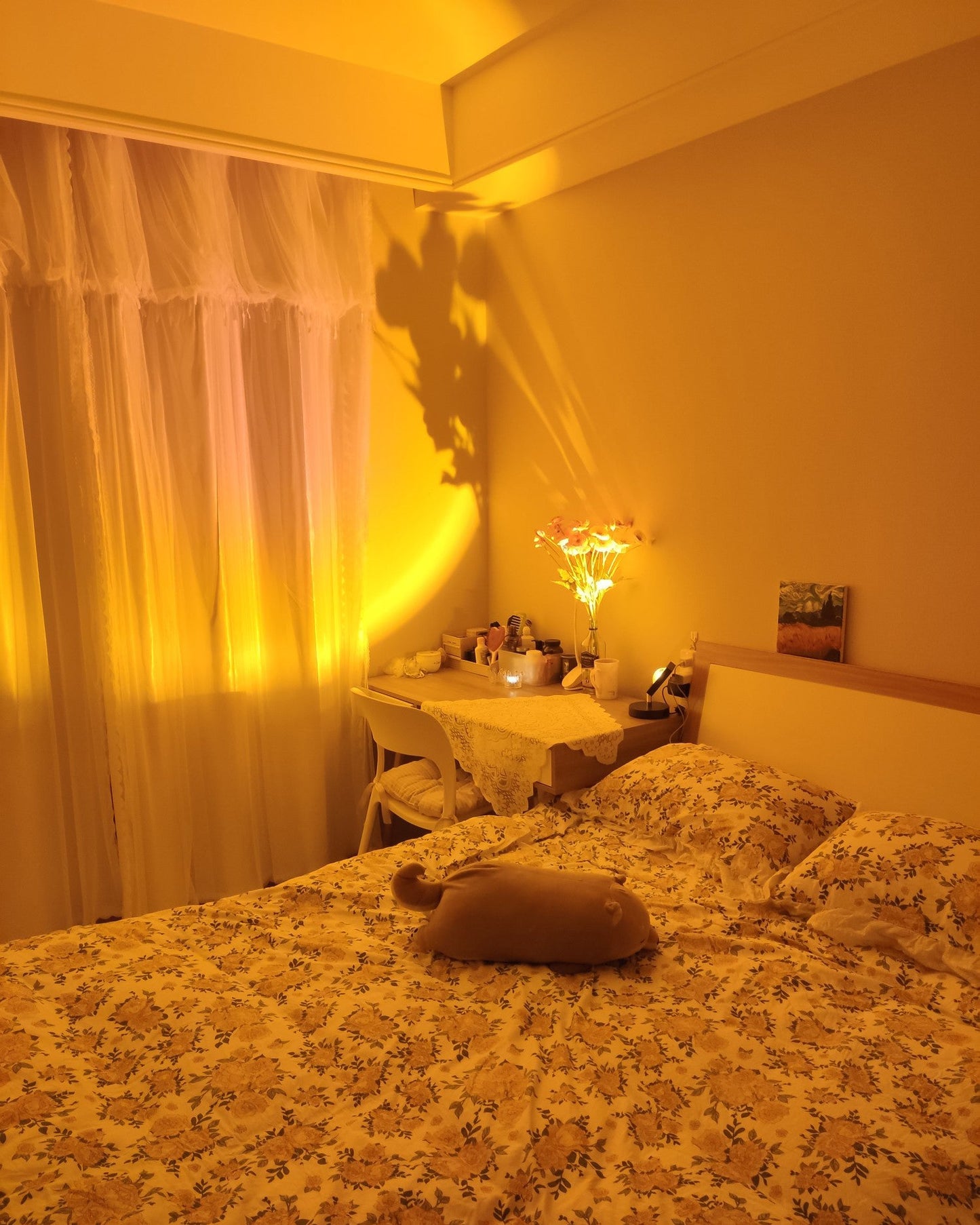 Stolní lampa Color Halo s projekcí kruhového světla