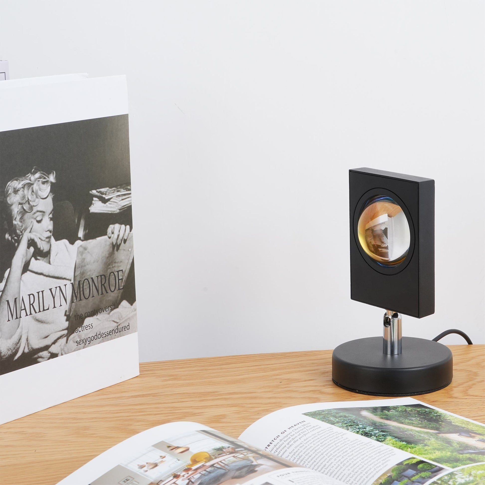 Stolní lampa Color Halo s projekcí kruhového světla