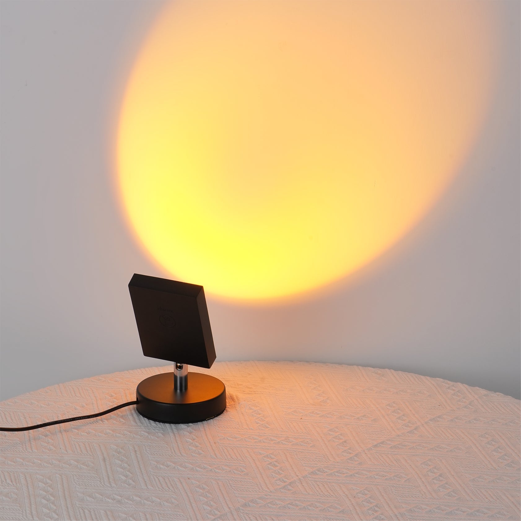 Stolní lampa Color Halo s projekcí kruhového světla