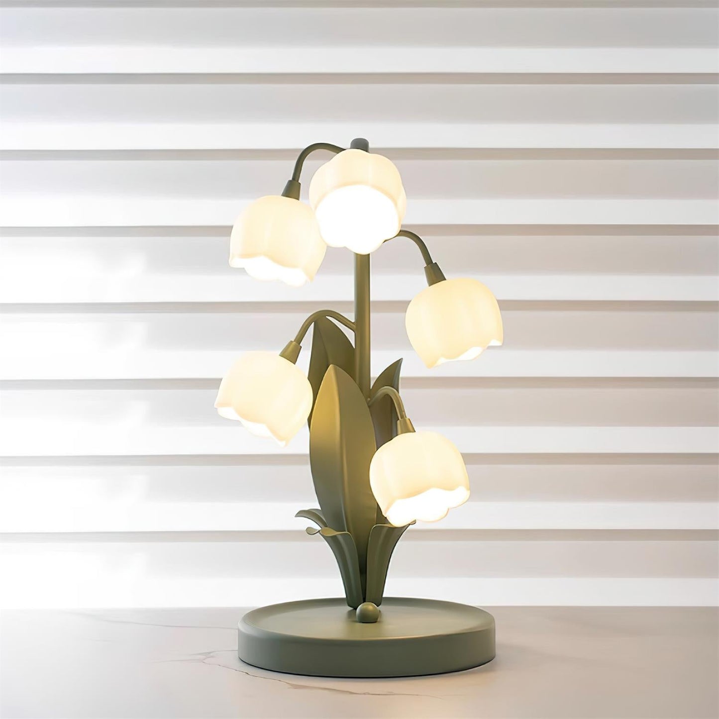 Stolní lampa Green Lily s květinovým designem