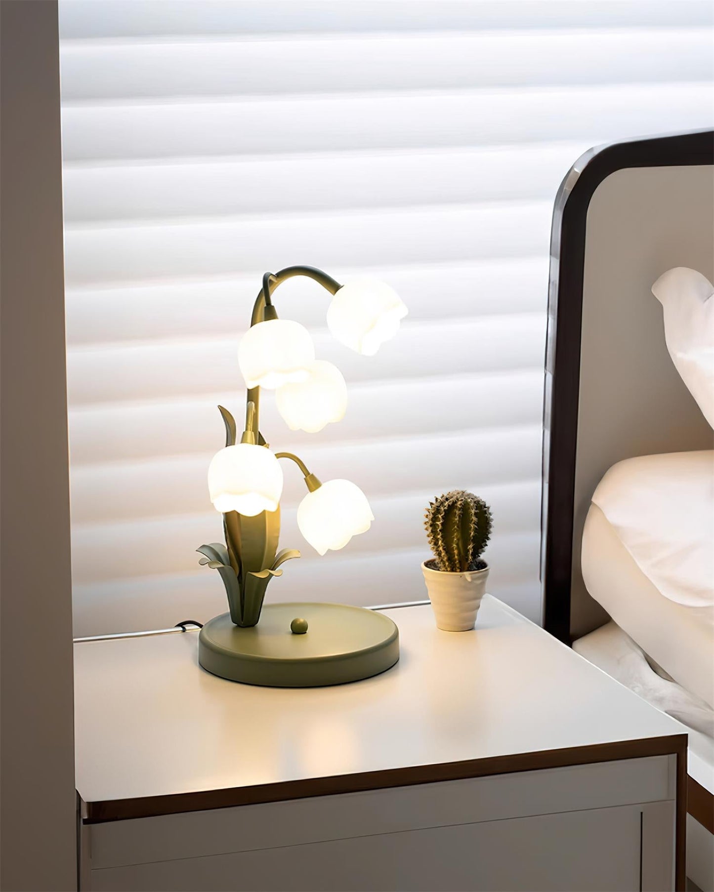 Stolní lampa Green Lily s květinovým designem