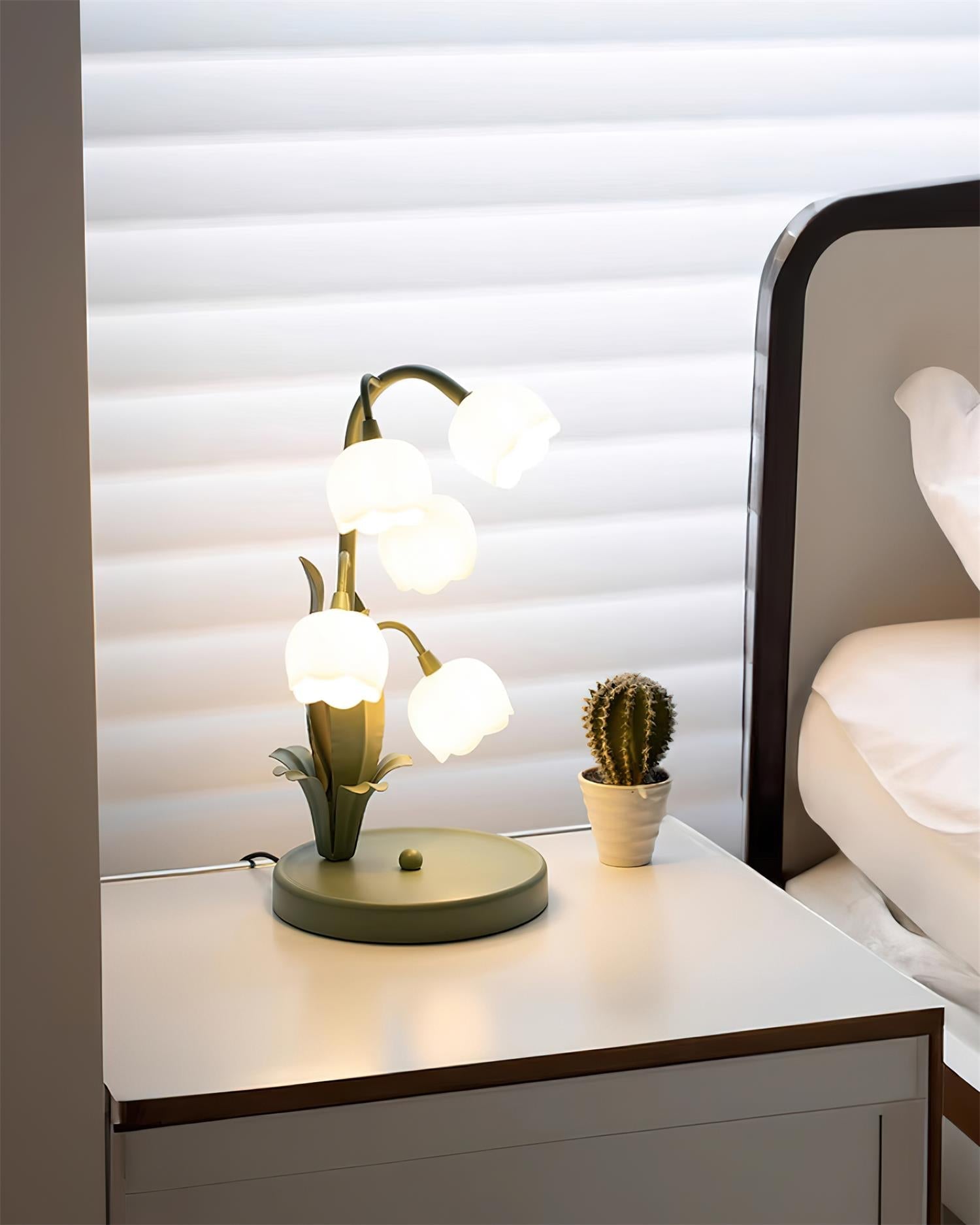 Stolní lampa Green Lily s květinovým designem