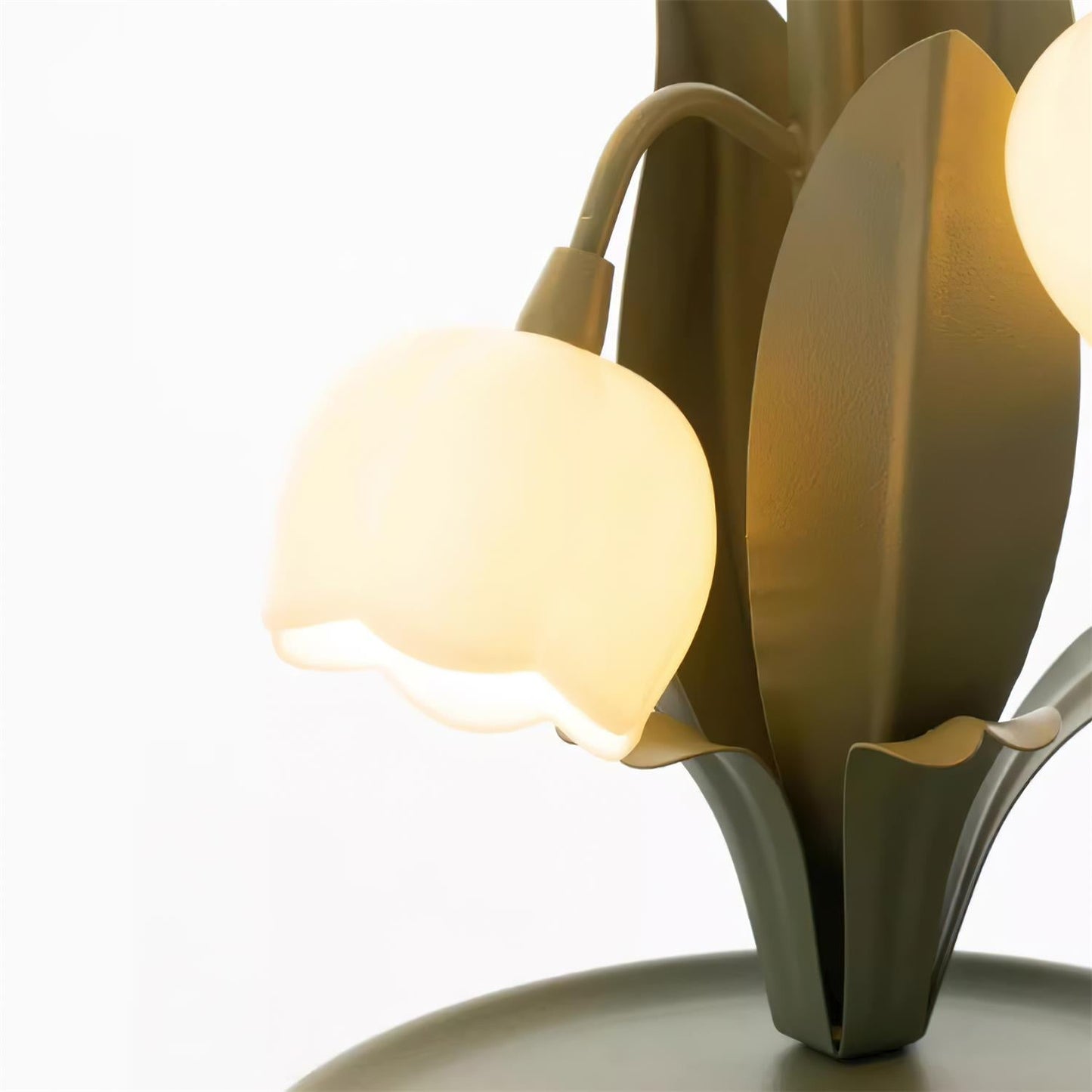 Stolní lampa Green Lily s květinovým designem