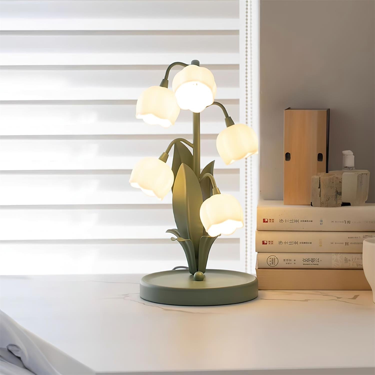 Stolní lampa Green Lily s květinovým designem