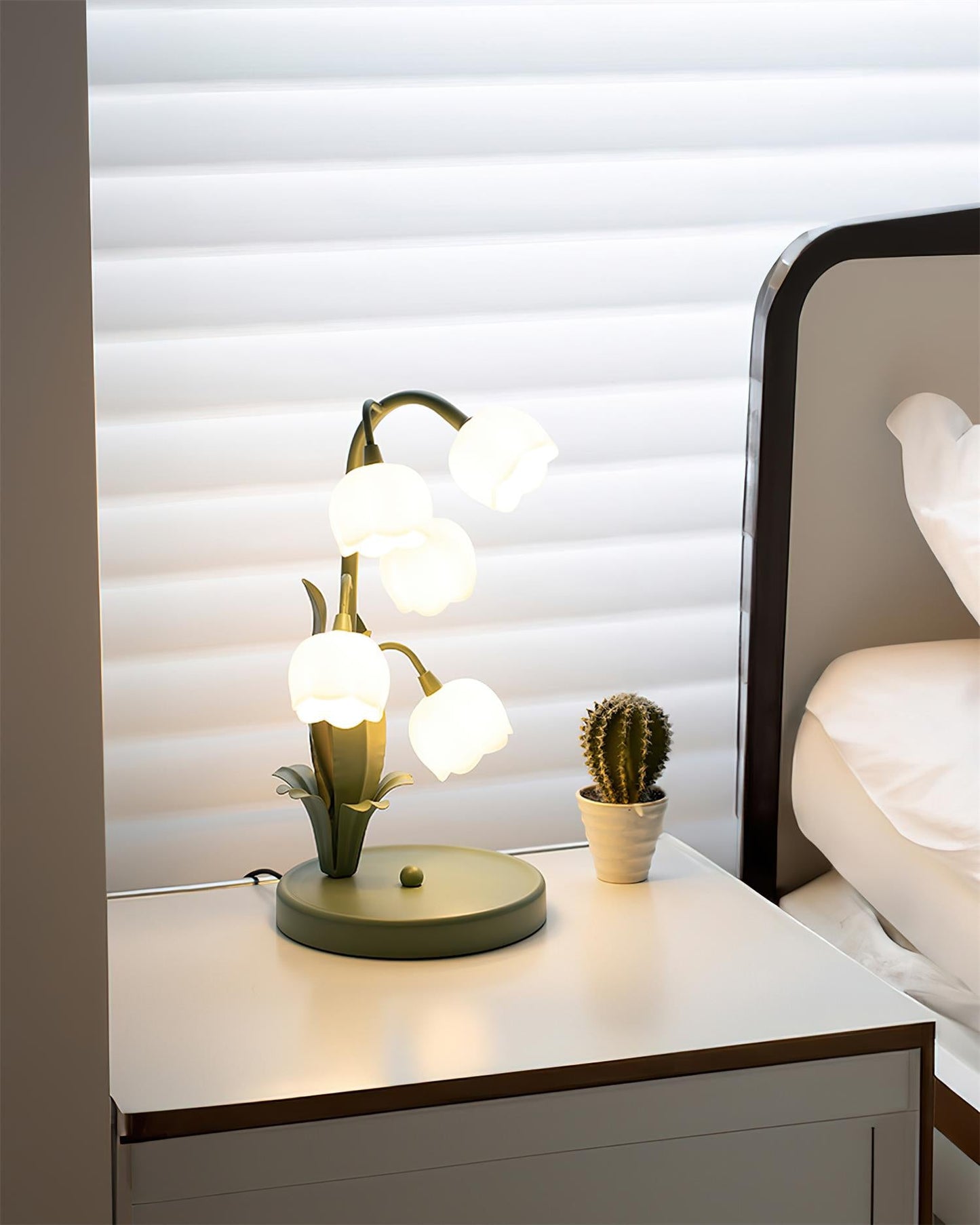 Stolní lampa Green Lily s květinovým designem