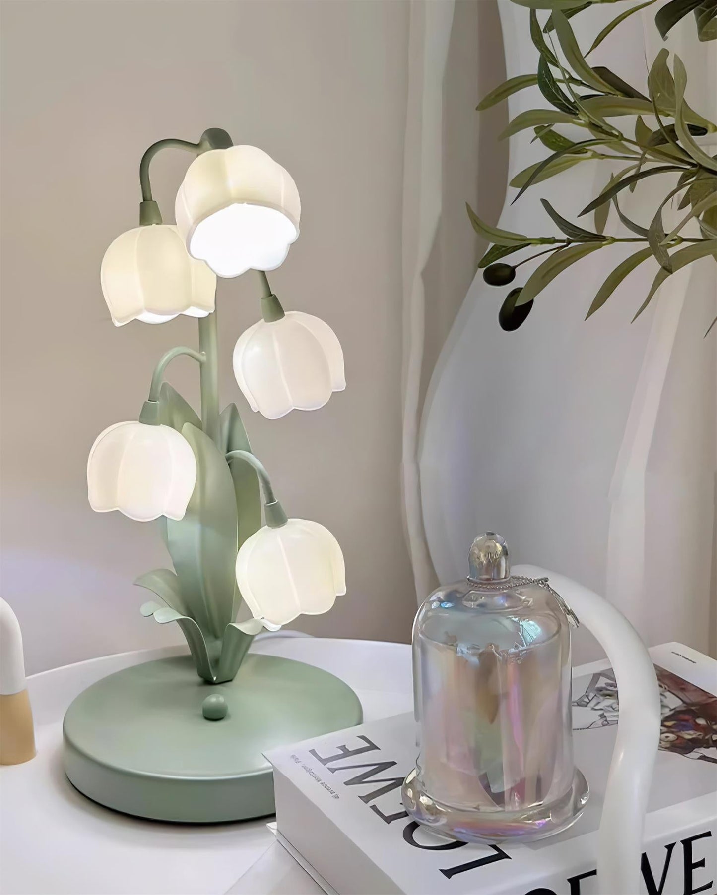 Stolní lampa Green Lily s květinovým designem
