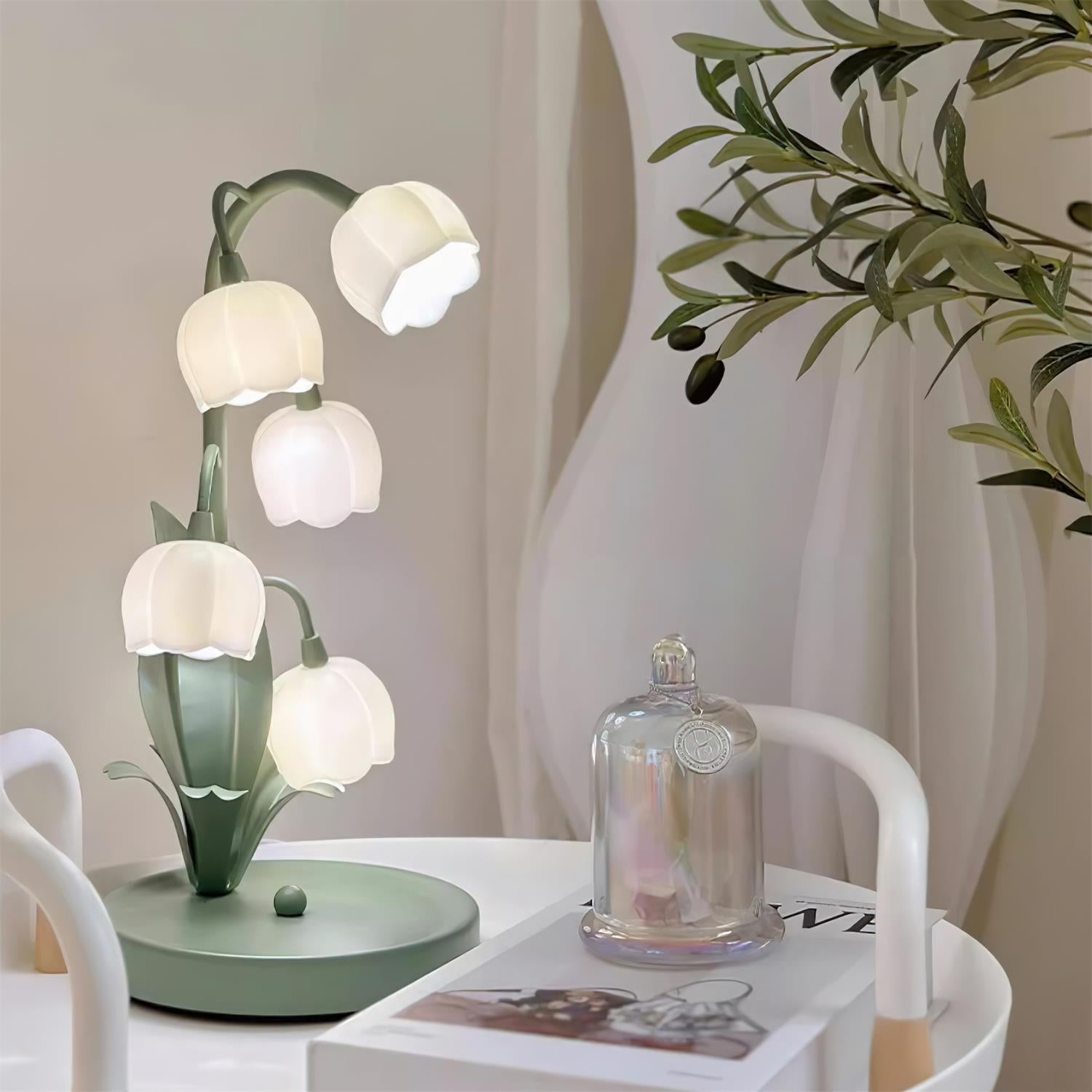 Stolní lampa Green Lily s květinovým designem