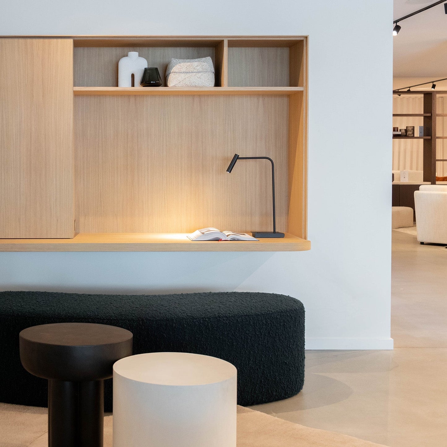 Stolní lampa s integrovanou LED