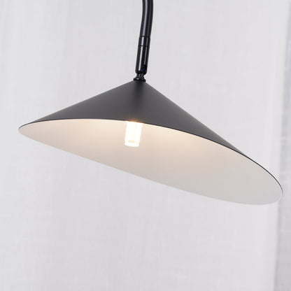Stolní lampa s mramorovou základnou a kuželovitým stínidlem