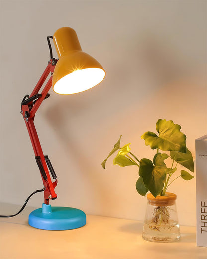 Stolní lampa s nastavitelným ramenem a tříbarevným designem