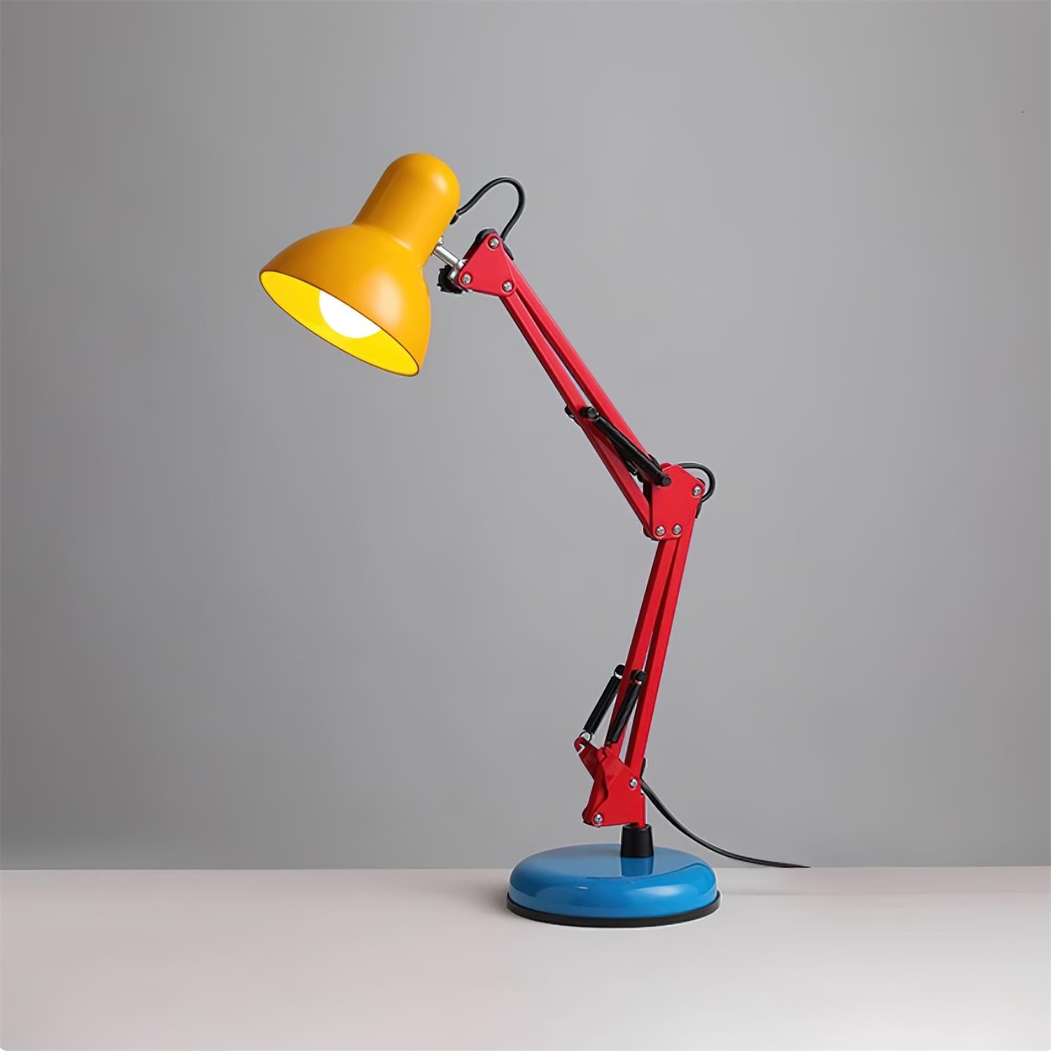 Stolní lampa s nastavitelným ramenem a tříbarevným designem