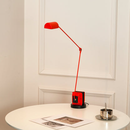 Stolní lampa s otočným difuzérem a nastavitelným ramenem