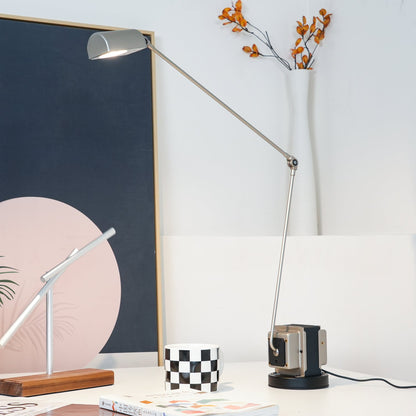 Stolní lampa s otočným difuzérem a nastavitelným ramenem