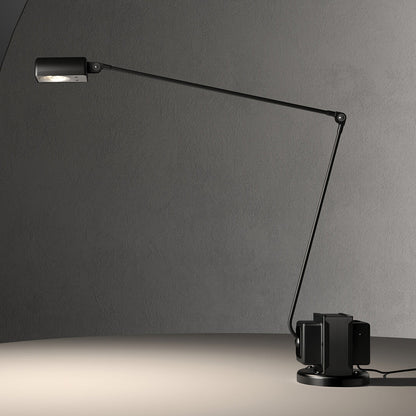 Stolní lampa s otočným difuzérem a nastavitelným ramenem