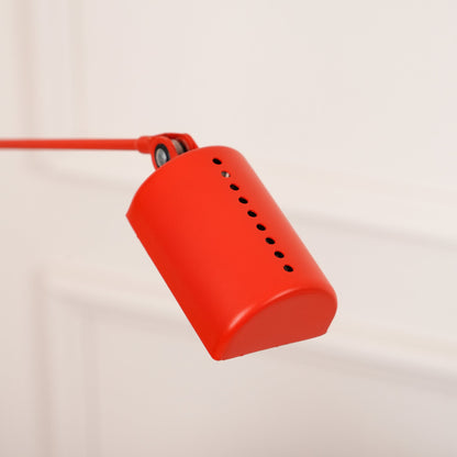 Stolní lampa s otočným difuzérem a nastavitelným ramenem