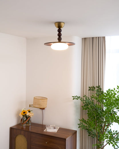 Stropní svítidlo s dřevěným stínidlem a alabastrovým difuzorem