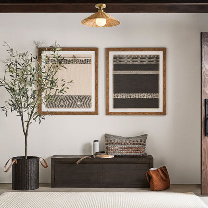 Stropní svítidlo s ratanovým stínidlem a kovovou základnou